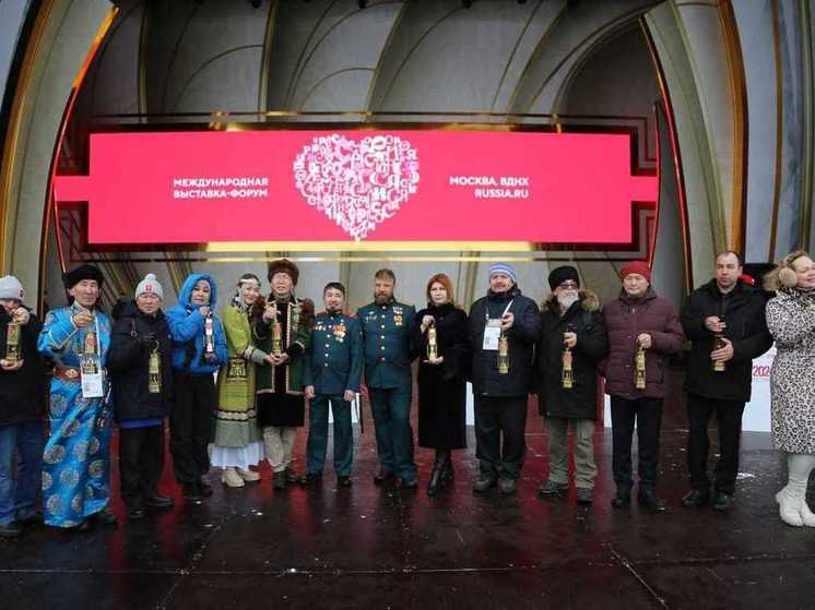 Супруги из Якутии приняли участие в передаче огня семейного очага регионам ДФО