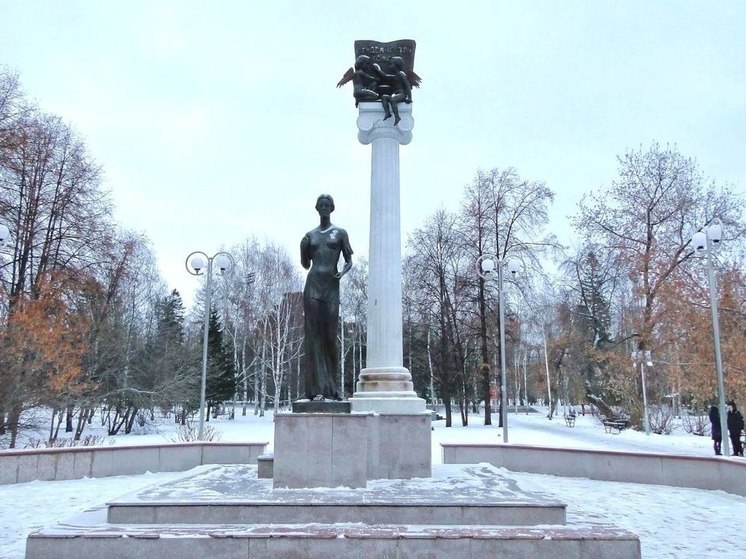 Томские студенты 25 января будут утеплять памятник святой Татьяне на площади Новособорной