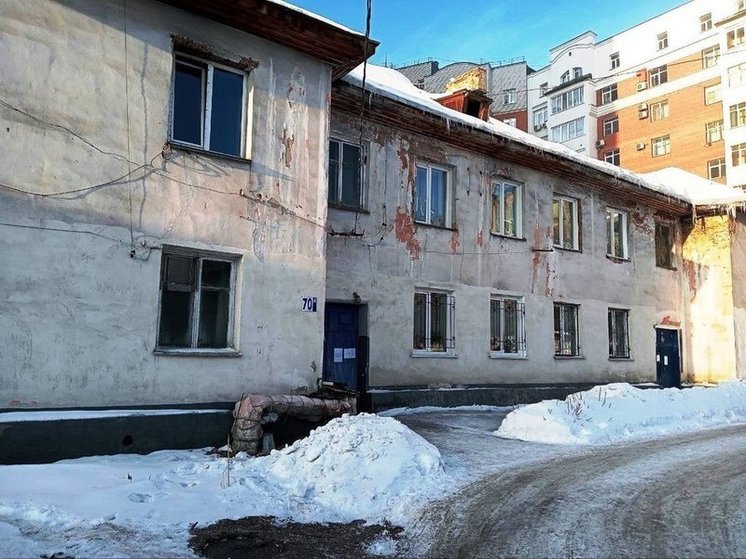 Из-за «треснувшего» дома на улице Партизанской в Барнауле возбудили уголовное дело