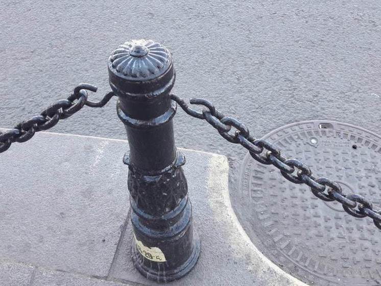 В Калининграде рядом с Центральным парком расширят тротуар