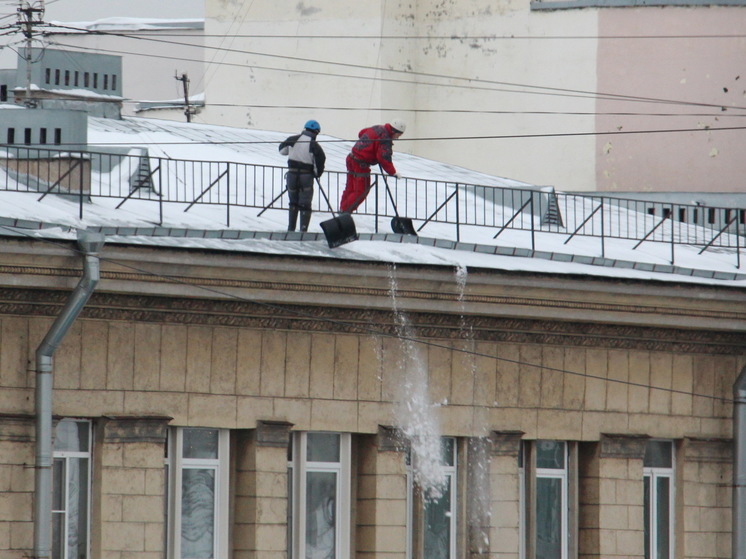 Четырех чиновников Хвойнинского района наказали за плохую уборку улиц