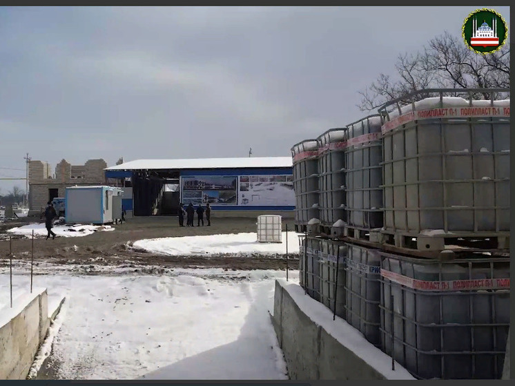 В Грозном завершают строительство завода по закалке стекла