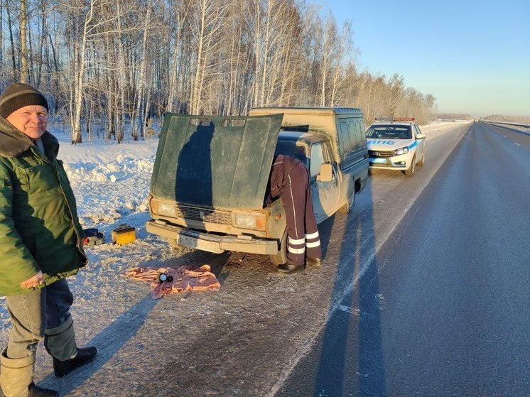 Автоинспекторы Тюменской области приходят на помощь водителям на трассах