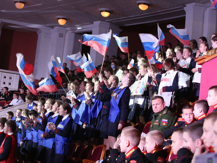 В РФ планируют увеличить долю патриотически настроенной молодежи к 2030 году до 70%