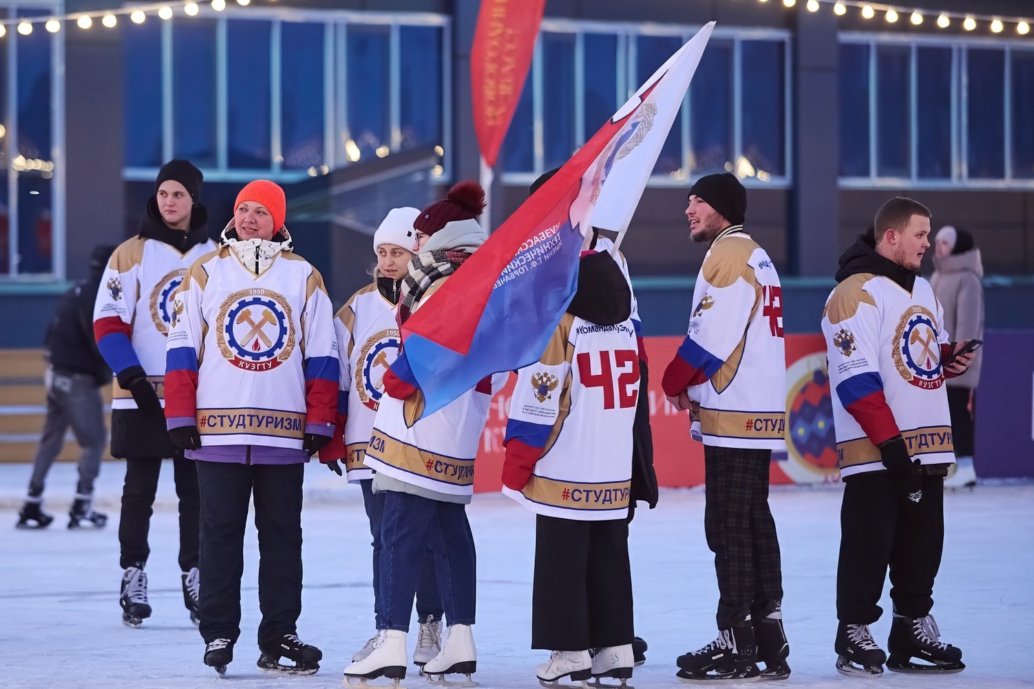 В Кемерове состоялся массовый студенческий забег на коньках