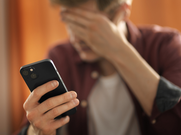 Микрокредитную организацию наказали за угрозы барнаульцу по «WhatsApp»