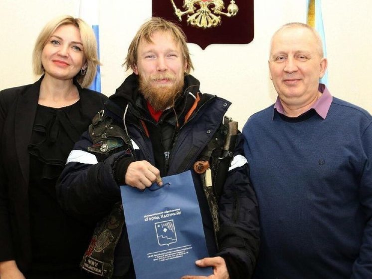 Путешественник из Казахстана доехал до якутского города Удачный на скутере