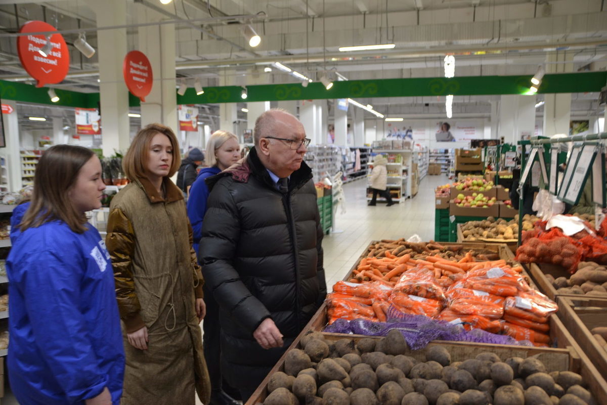Мэр Костромы и активисты «Молодой Гвардии» проверили цены в супермаркетах