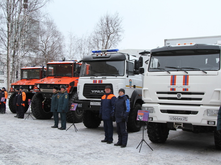 В Архангельске пожарные и спасатели получили новую технику