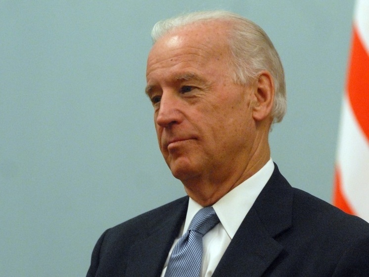 Байден назвал Трампа своим "профессором" вместо "предшественника"