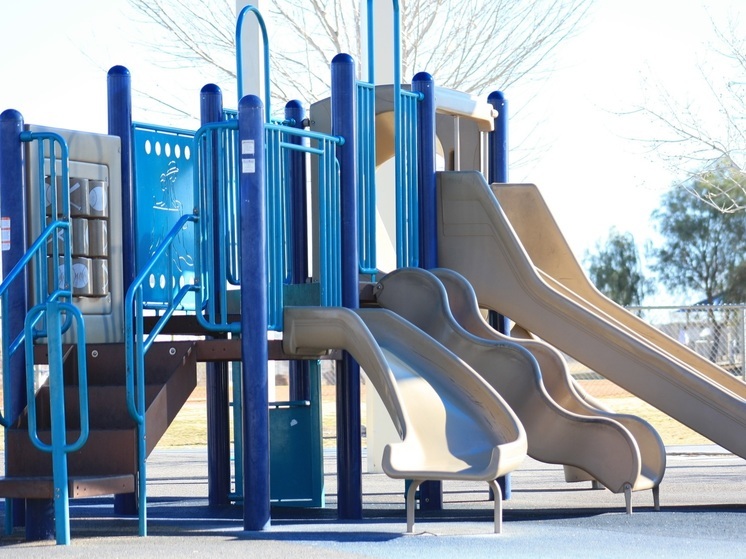 Ребенок в Беломорске ударился головой об бетон на детской площадке