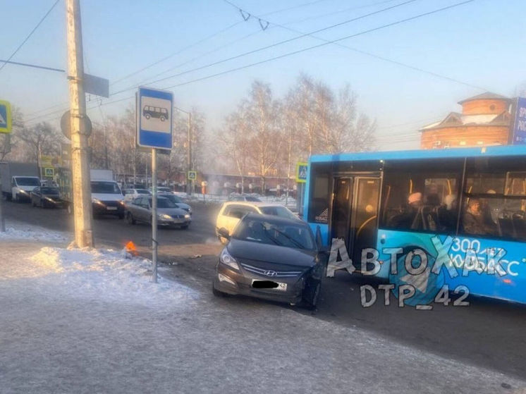 Серьезное ДТП с участием учебной легковушки произошло в Новокузнецке