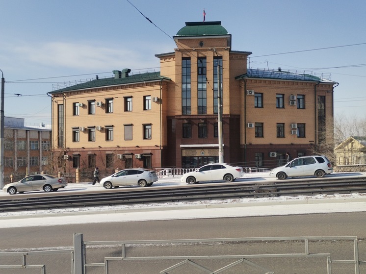 В Улан-Удэ девушка перестаралась, когда спустила ухажера матери с лестницы