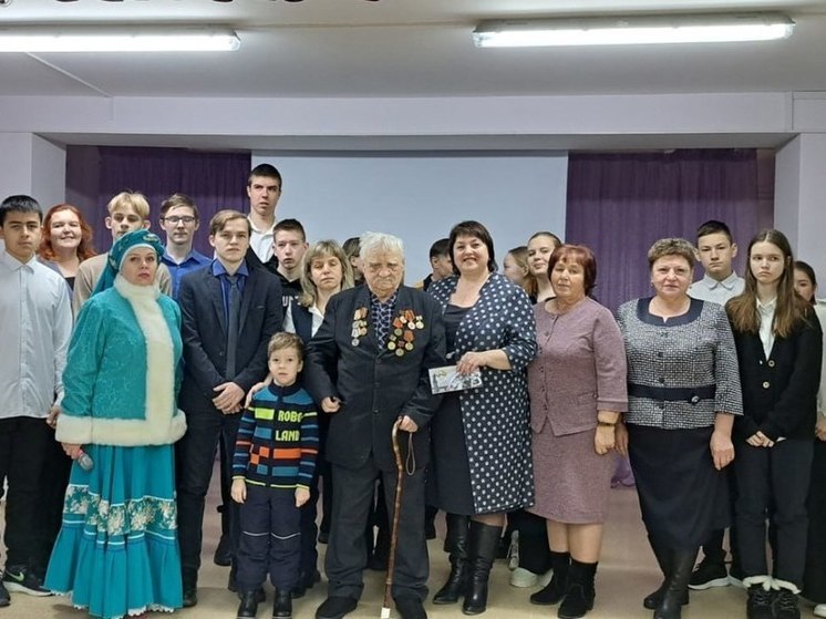 Жителю блокадного Ленинграда из тюменского села Тюнево вручили почетный знак