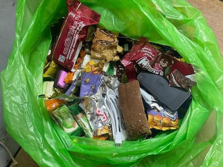 В СИЗО Ростова в сладостях пытались передать телефон