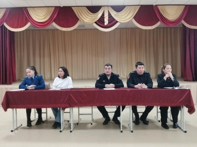 Калмыцкие полицейские проводят профбеседы с родителями школьников