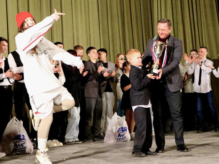 Молодежный фестиваль КВН прошел в ЛНР при поддержке единороссов