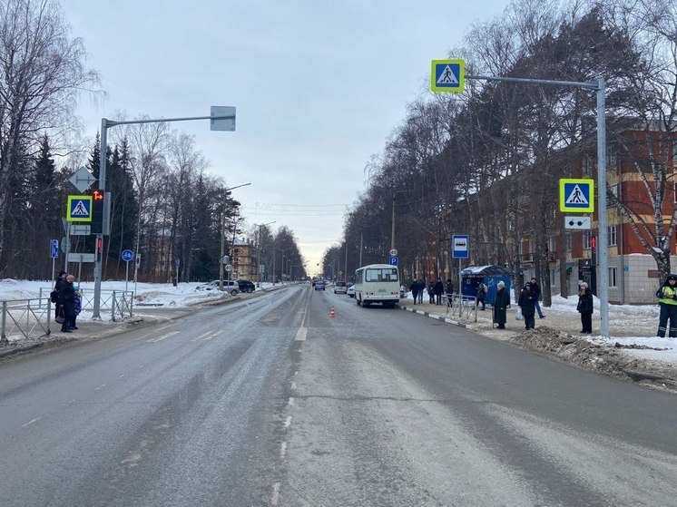 В Новосибирске иномарка сбила 15-летнего ребенка на светофоре
