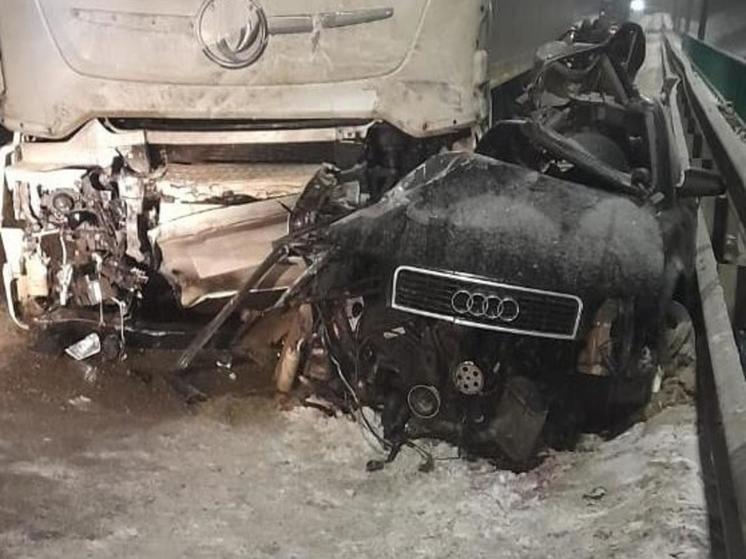 Водитель из Ростовской области попал в смертельное ДТП на трассе в Воронежской области
