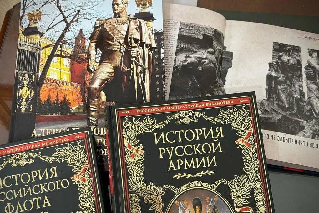 Костромской губернатор передал в фонд передвижной библиотеки 80 новых томов