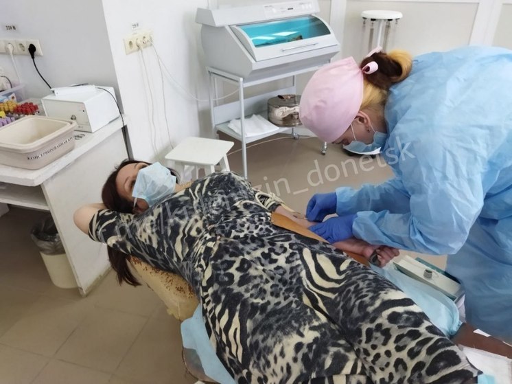 Депутаты и активисты ДНР сдали кровь для пострадавших от агрессии Украины дончан