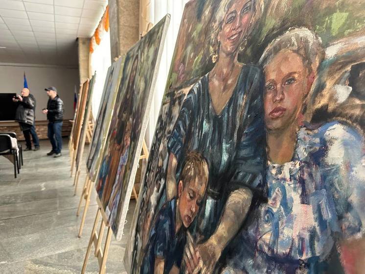 В Геническе открылась выставка картин «Родина - Семья»
