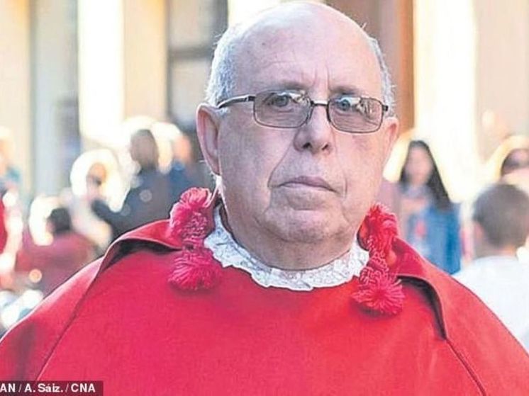 Daily Mail: 80-летний испанский священник найден голым и задушенным в своей постели после ссоры с любовником