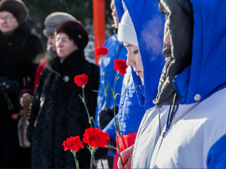 В Кузбассе к 80-летию снятия блокады Ленинграда прошло возложение цветов