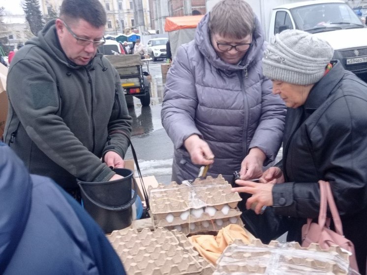 200 тысяч штук: на Театральной площади вновь торгуют яйцами