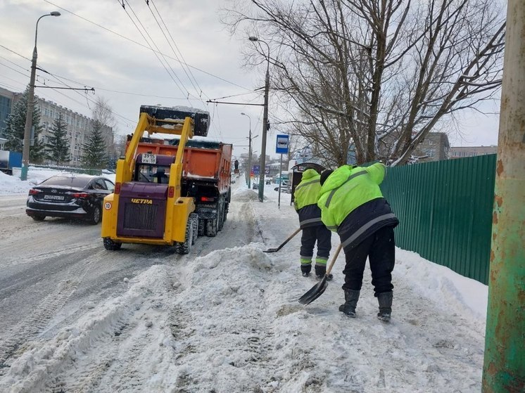 В Пензе ведутся работы по ликвидации последствий снегопада