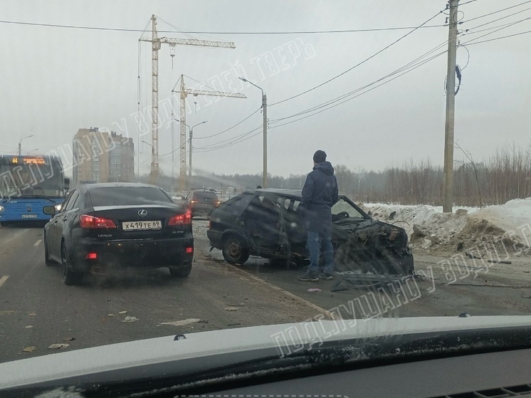 В Твери возле гаражного кооператива «ВАЗ» столкнулся с дорогостоящей Audi Q7