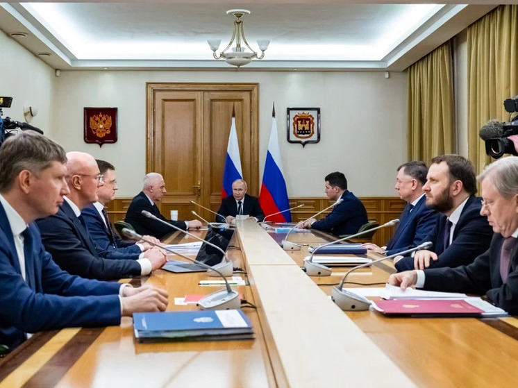 В Кремле рассказали, зачем Путин посадил Алиханова в свою машину