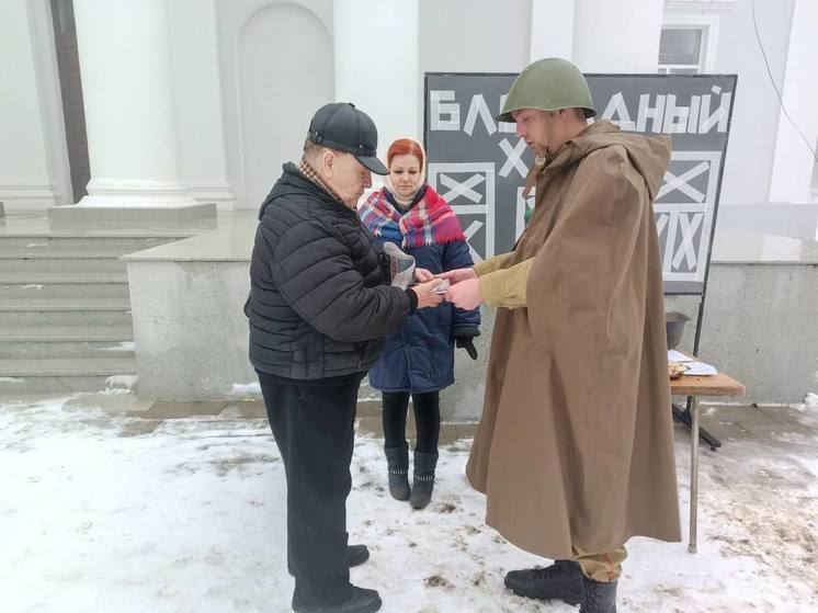 "Блокадный хлеб" раздали дончанам к годовщине со дня снятия Блокады Ленинграда