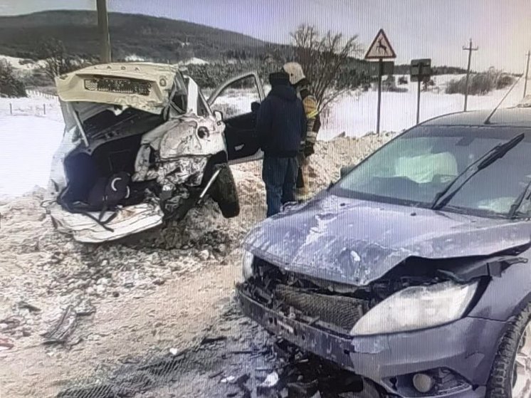 В Хвалынском районе столкнулись иномарка и отечественный автомобиль