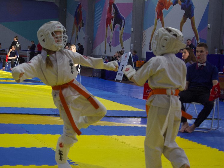 Жаркая борьба в Сибири: репортаж с чемпионата по детскому карате в Новосибирске