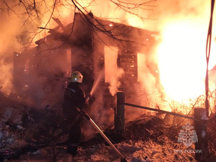 В Ивановской области сгорел дом в ожидании пожарных, застрявших в снегу
