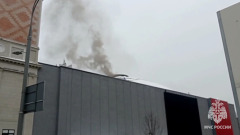 В центре Москвы начался пожар на крыше Театра Сатиры: видео