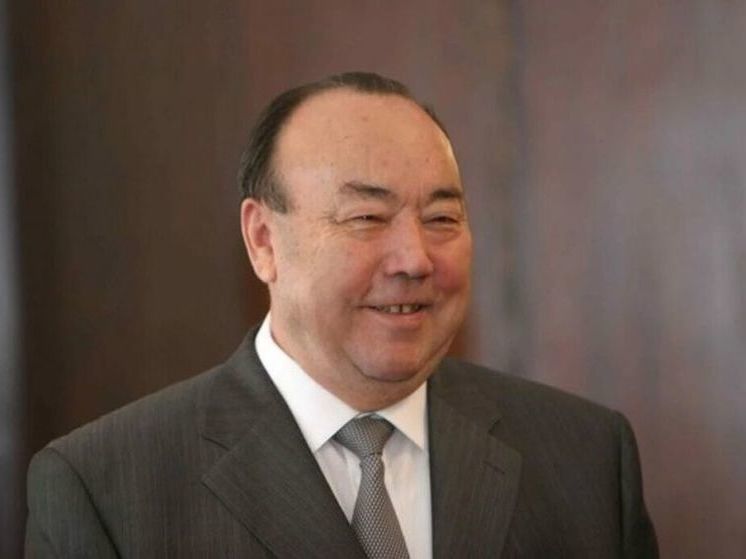 В Уфе начали устанавливать памятник Муртазе Рахимову