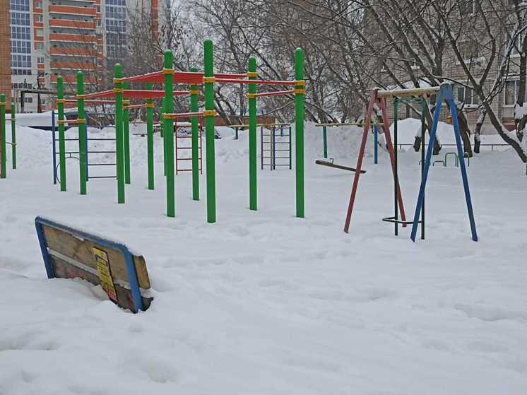 «Города засыпало снегом – жизнь остановилась»: томичка застряла в Удмуртии после аномального снегопада