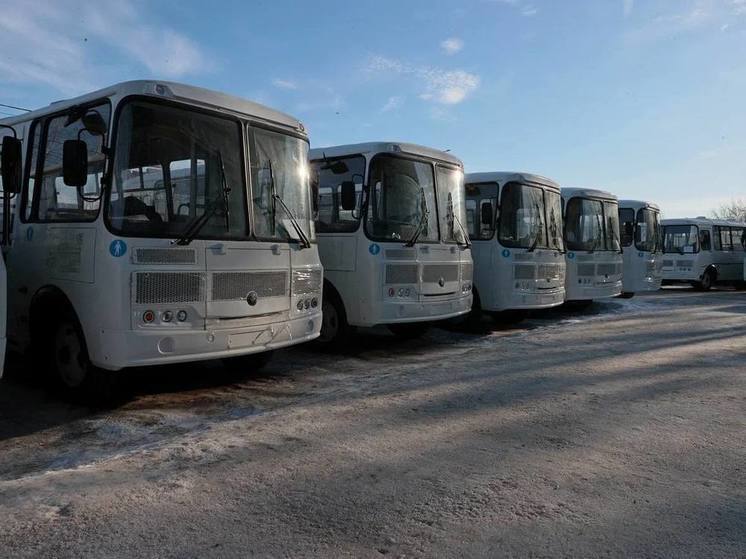В районы и города Алтайского края передали 24 новых «кредитных» автобуса