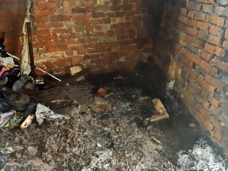 В городе Колпашево горели кирпичные гаражи