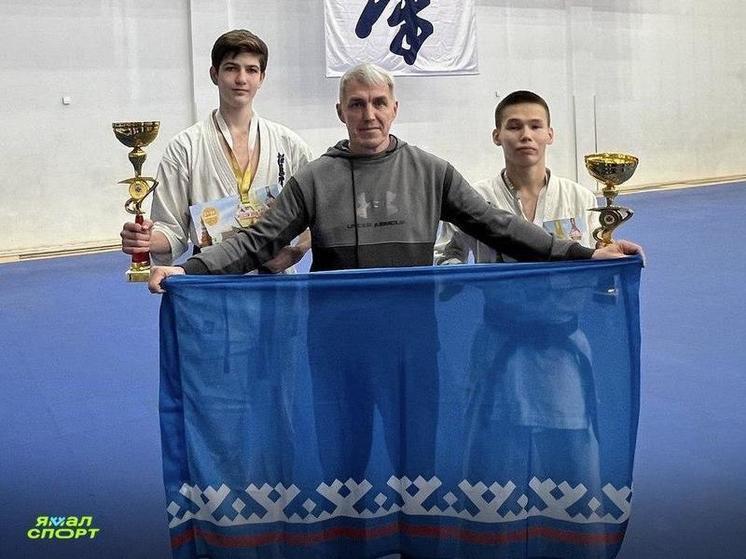 Юные спортсмены из Салехарда взяли золото и серебро на всероссийском турнире по киокусинкай