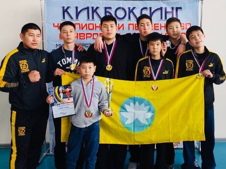 Кикбоксеры Калмыкии привезли весь набор медалей