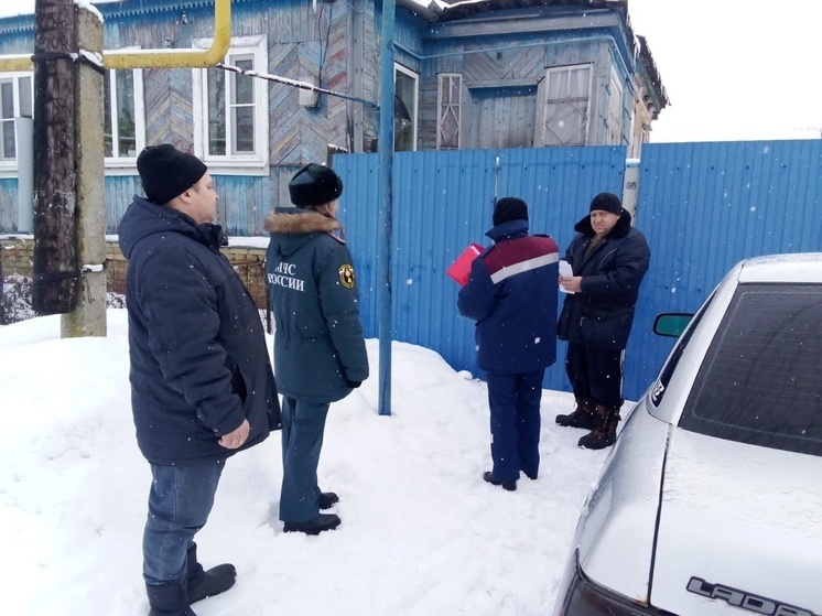 В Курской области инспекторы МЧС проверили печное отопление в частном секторе