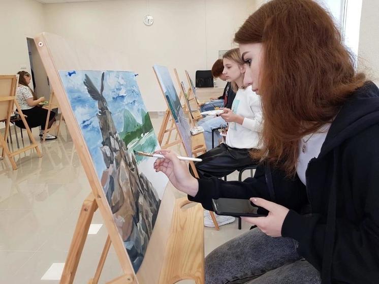 Рисунки ставропольских детей украсят школу искусств в ЛНР