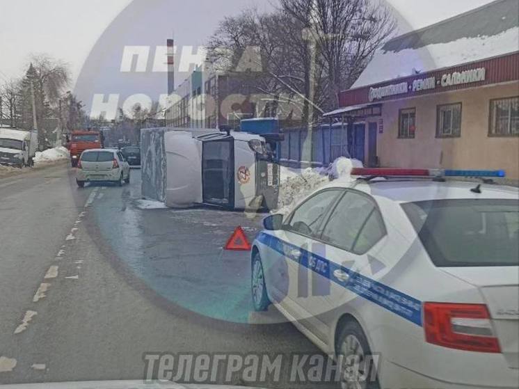 На улице Злобина в Пензе перевернулась ГАЗель