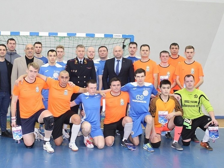 В Новгороде состоялся матч по мини-футболу между командами НовГУ и УМВД