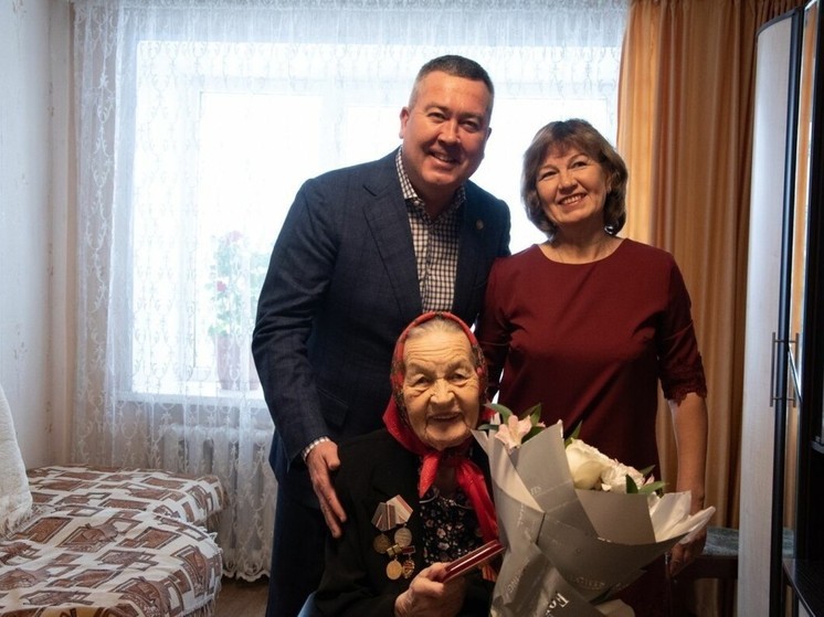 В Бугульме чествовали единственную блокадницу