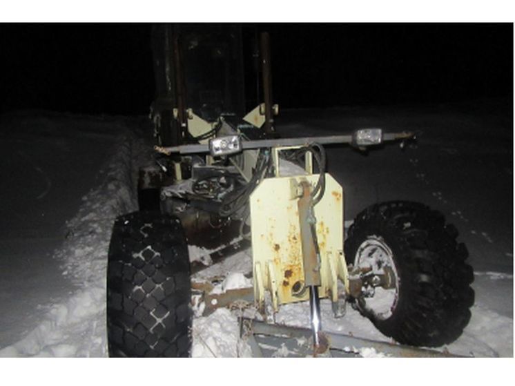 Под Сычевкой водитель грейдера выпал из кабины