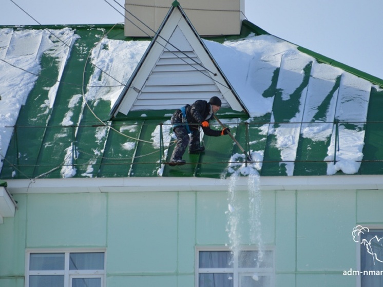 В Нарьян-Маре озадачились уборкой снега с местных крыш